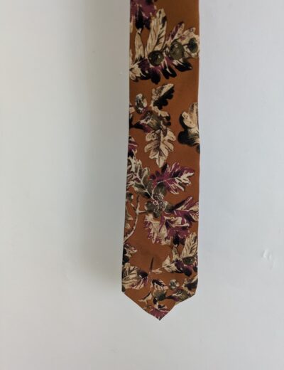 Seidenkrawatte mit Blumen