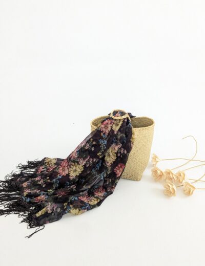 Dünner Schal mit Blumenmuster