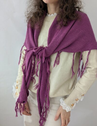 Gestrickter Schal mit Fransen