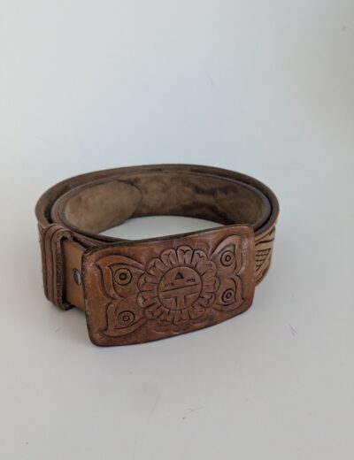 SELTENER VINTAGE LEDERGÜRTEL MIT AZTEKEN-ADLER-MODELL Gr.M