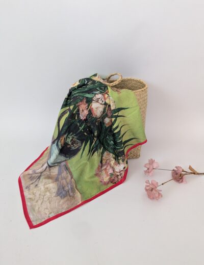 Schal mit Blumenmuster