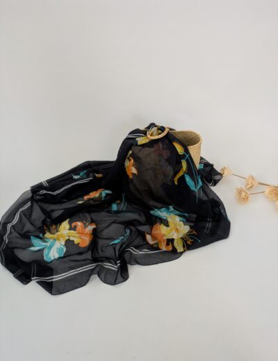 Dünner, großer Blumenschal