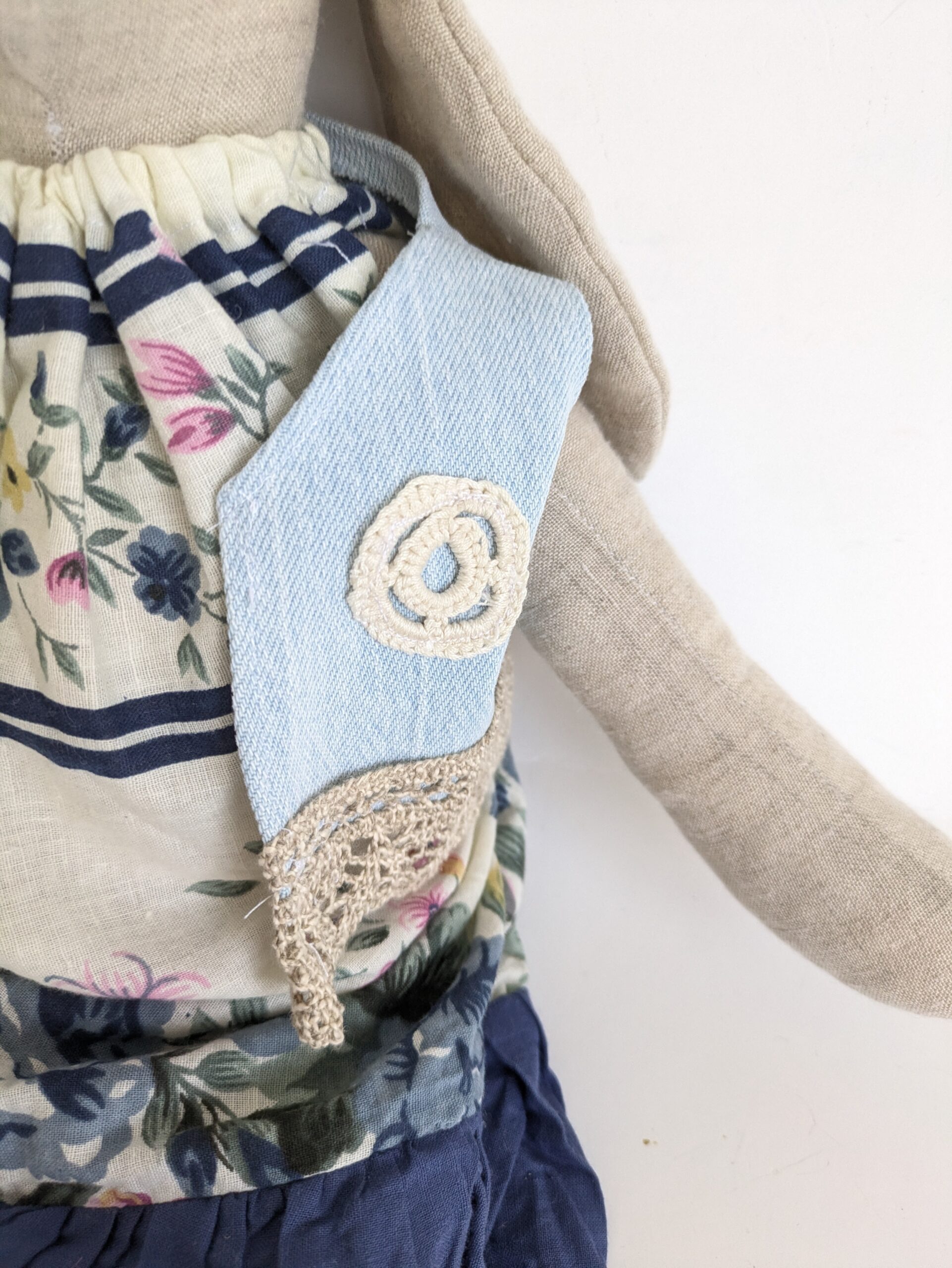 Handgefertigte Upcycling - Stoffpuppe 0+ – Bild 2