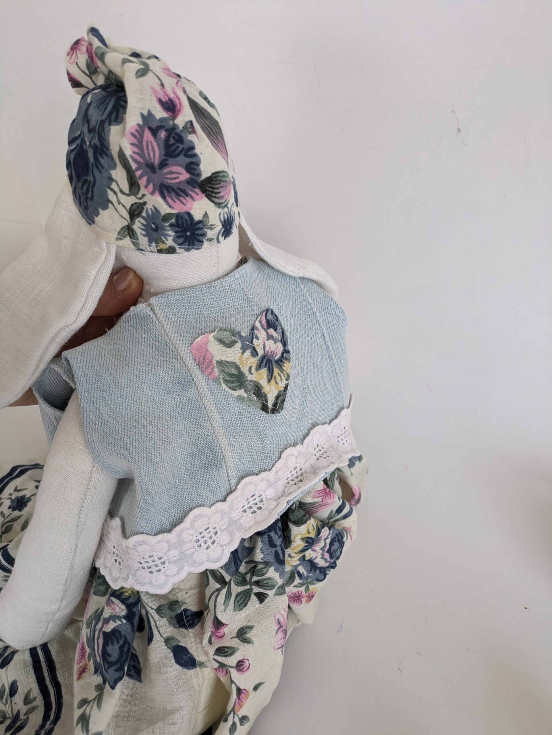 Handgefertigte Upcycling- Stoffpuppe 0+ – Bild 2