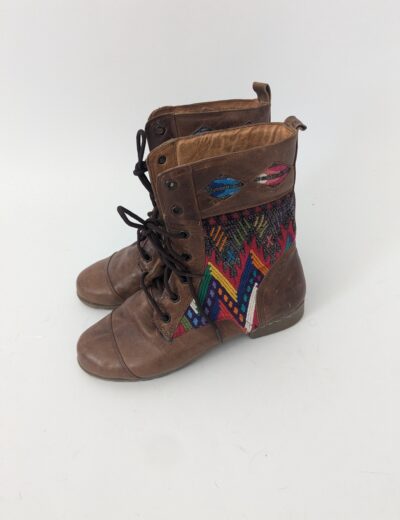 Lederschuhe mit Aztekenmuster Gr.39
