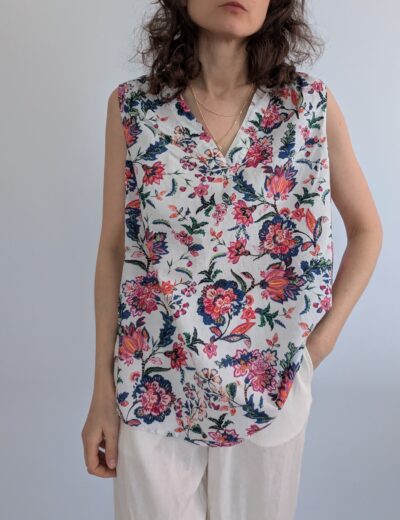 Sommerbluse mit Blumenmuster, Größe L