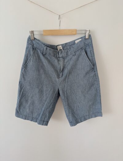 Sommerliche Bermuda-Shorts von GAP, Gr. S. 100% Baumwolle. Hellblau im Chambray-Look. Gut erhalten.
