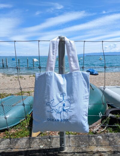 Wendbare Tragetasche „Ocean Soul" mit Wal-Stickerei – Upcycling Stoffbeutel aus Hemdenstoff