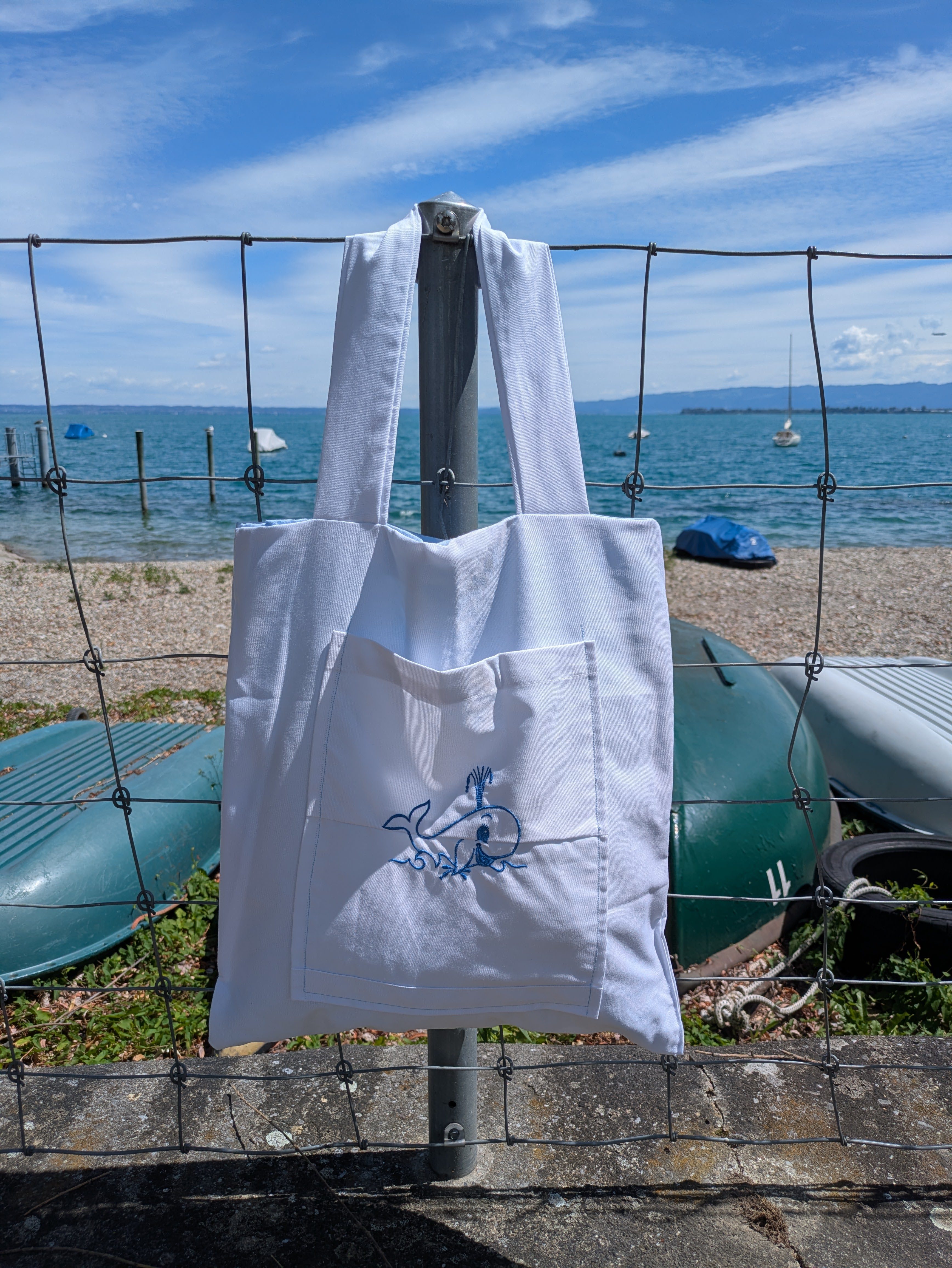 Wendbare Tragetasche „Ocean Soul" mit Wal-Stickerei – Upcycling Stoffbeutel aus Hemdenstoff – Bild 2