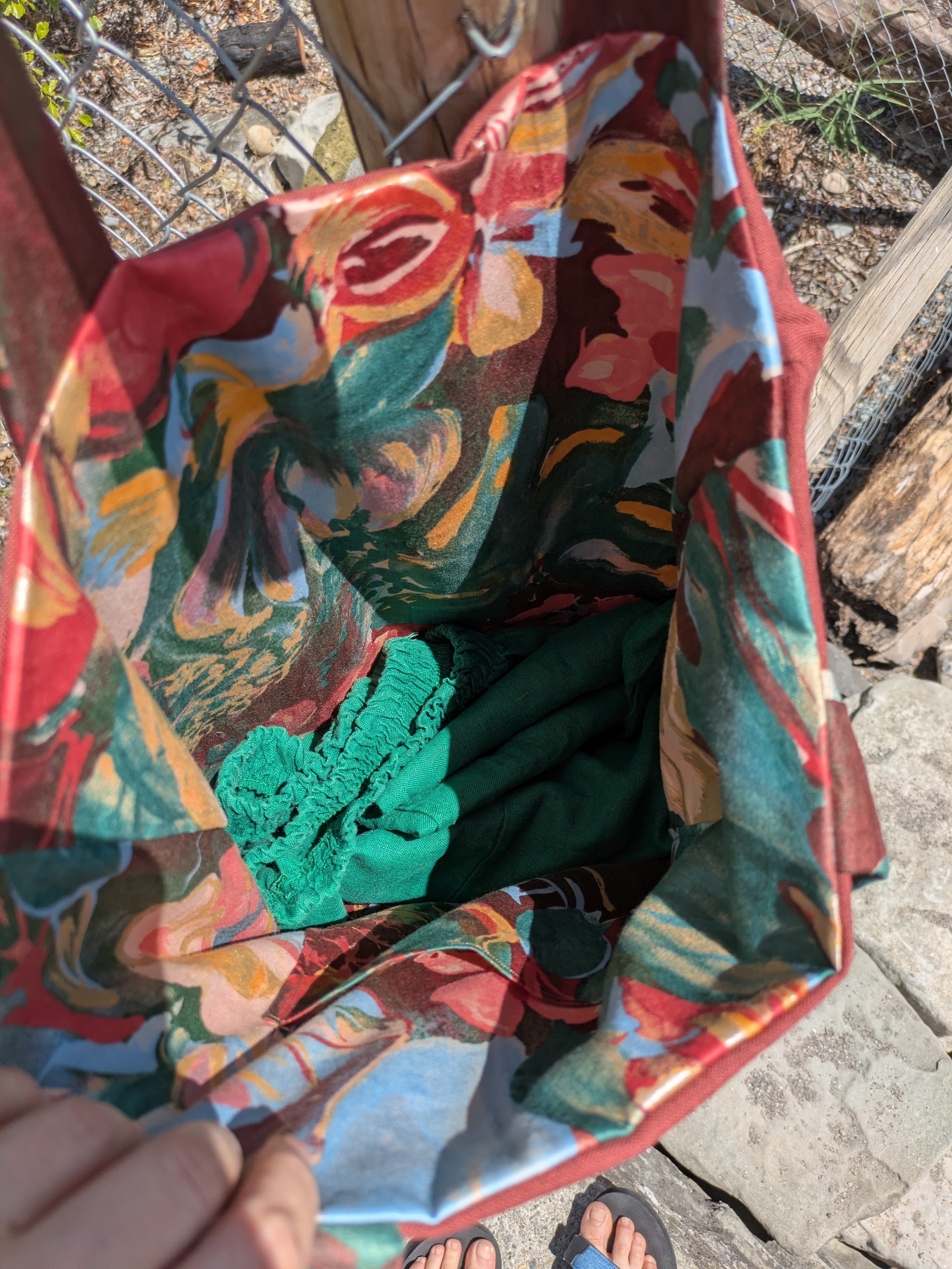 Wendbare Tragetasche „Less Waste, More Style" mit Stickerei – Upcycling Stoffbeutel – Bild 4