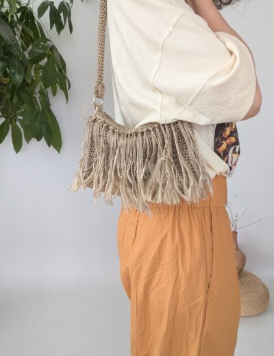 Kleine Boho-Tasche mit Fransen