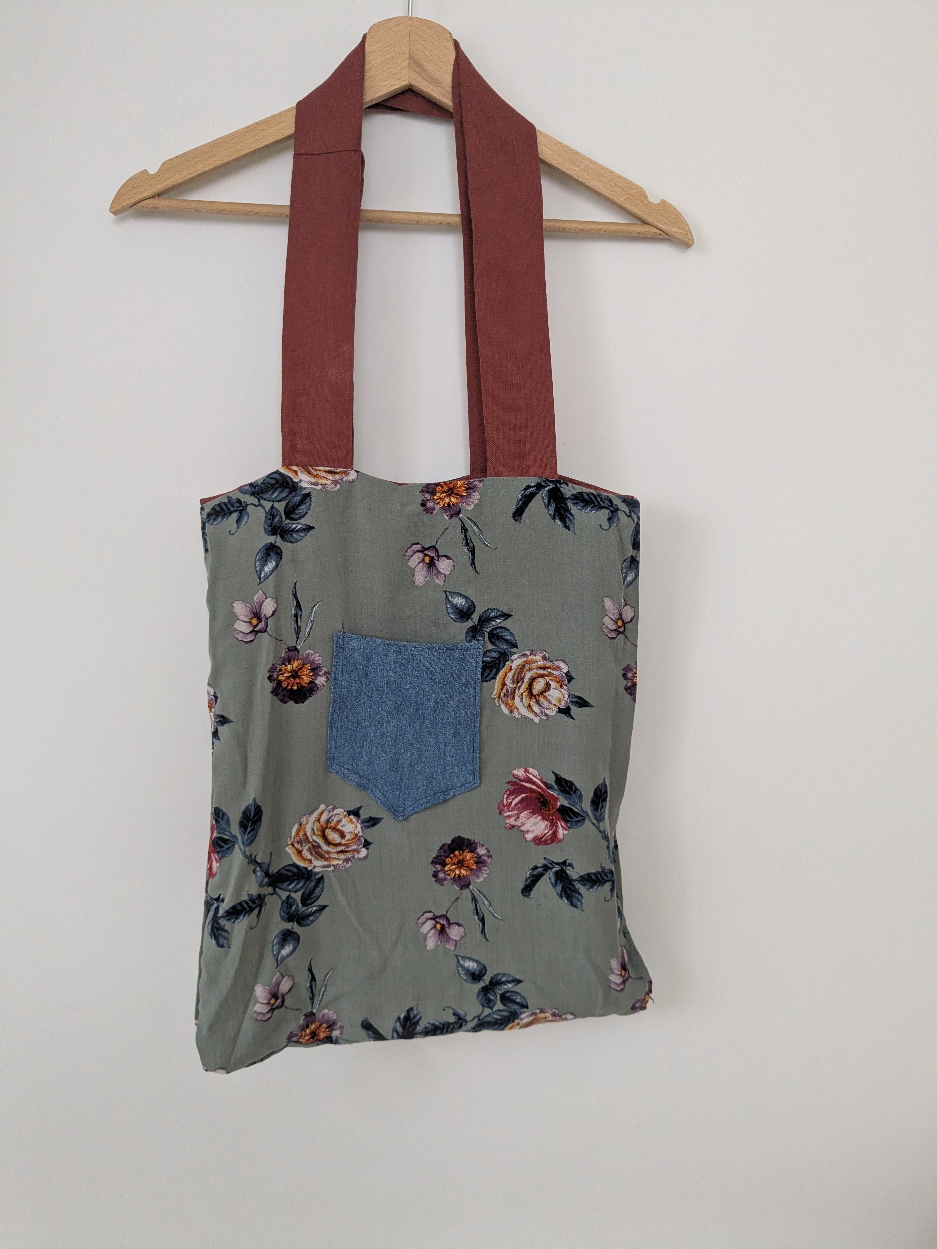 Wendbare Tragetasche „Wild Soul" mit Pferde-Stickerei – Upcycling Stoffbeutel, Blumenmuster – Bild 4