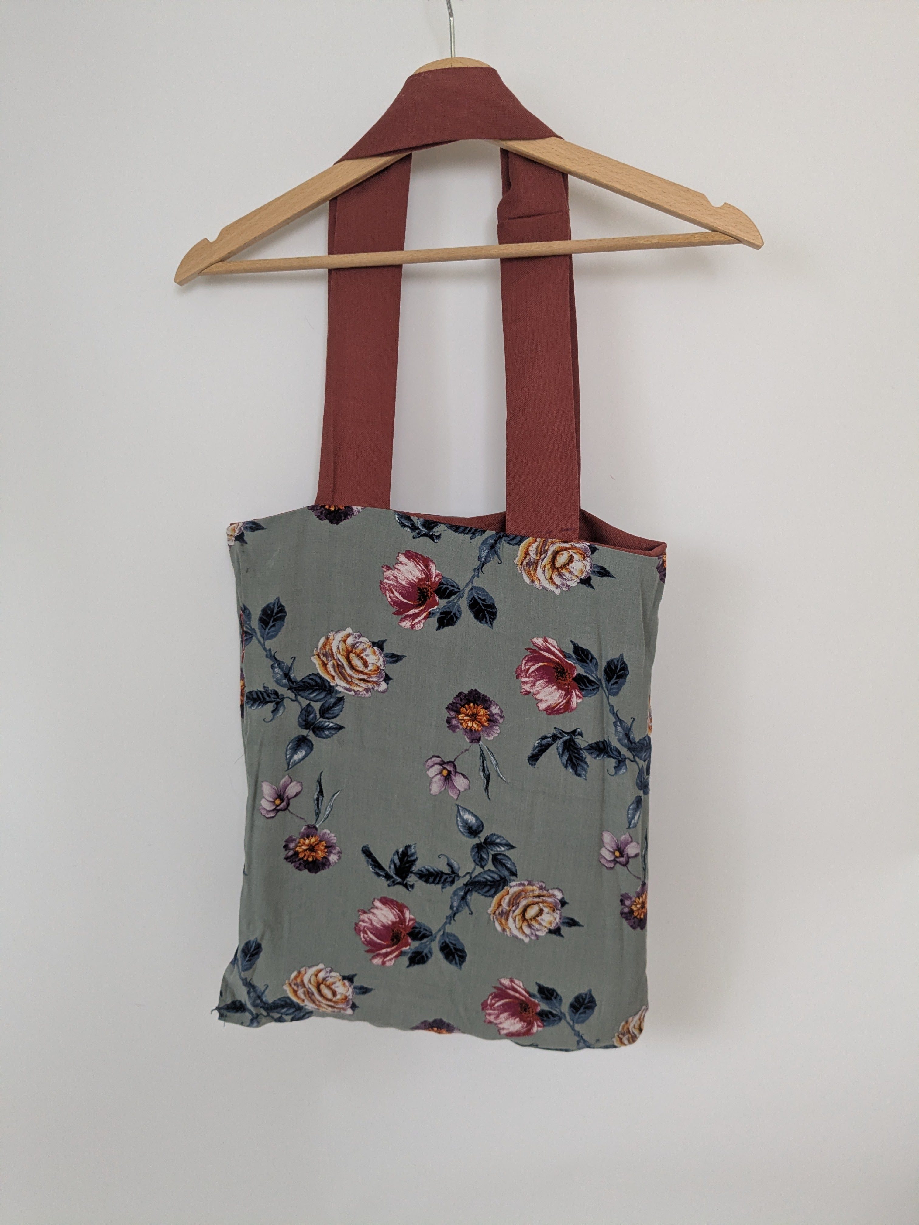 Wendbare Tragetasche „Wild Soul" mit Pferde-Stickerei – Upcycling Stoffbeutel, Blumenmuster – Bild 5