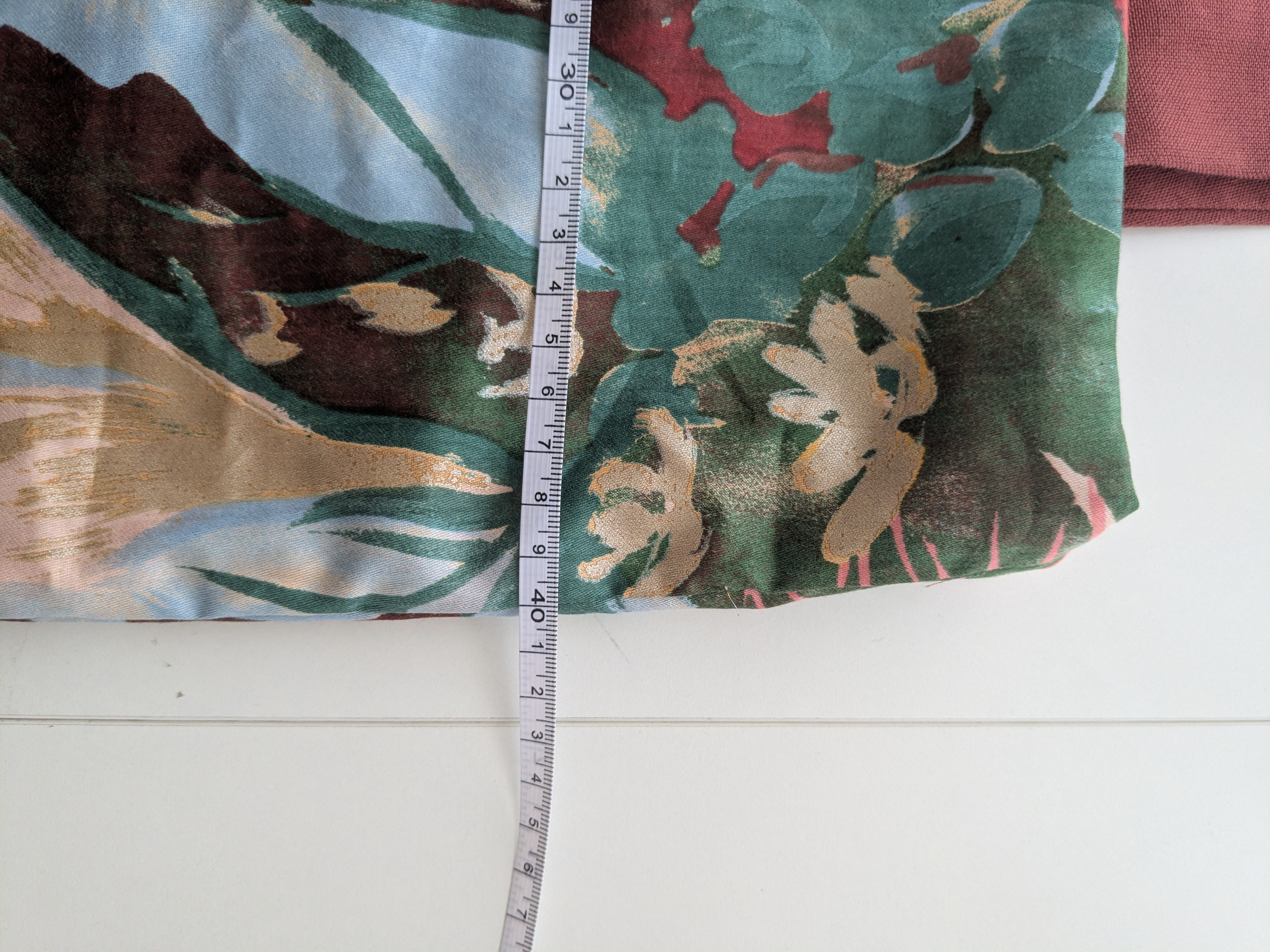 Wendbare Tragetasche „Love, Stay Close" mit Hände-Stickerei – Upcycling Stoffbeutel – Bild 5