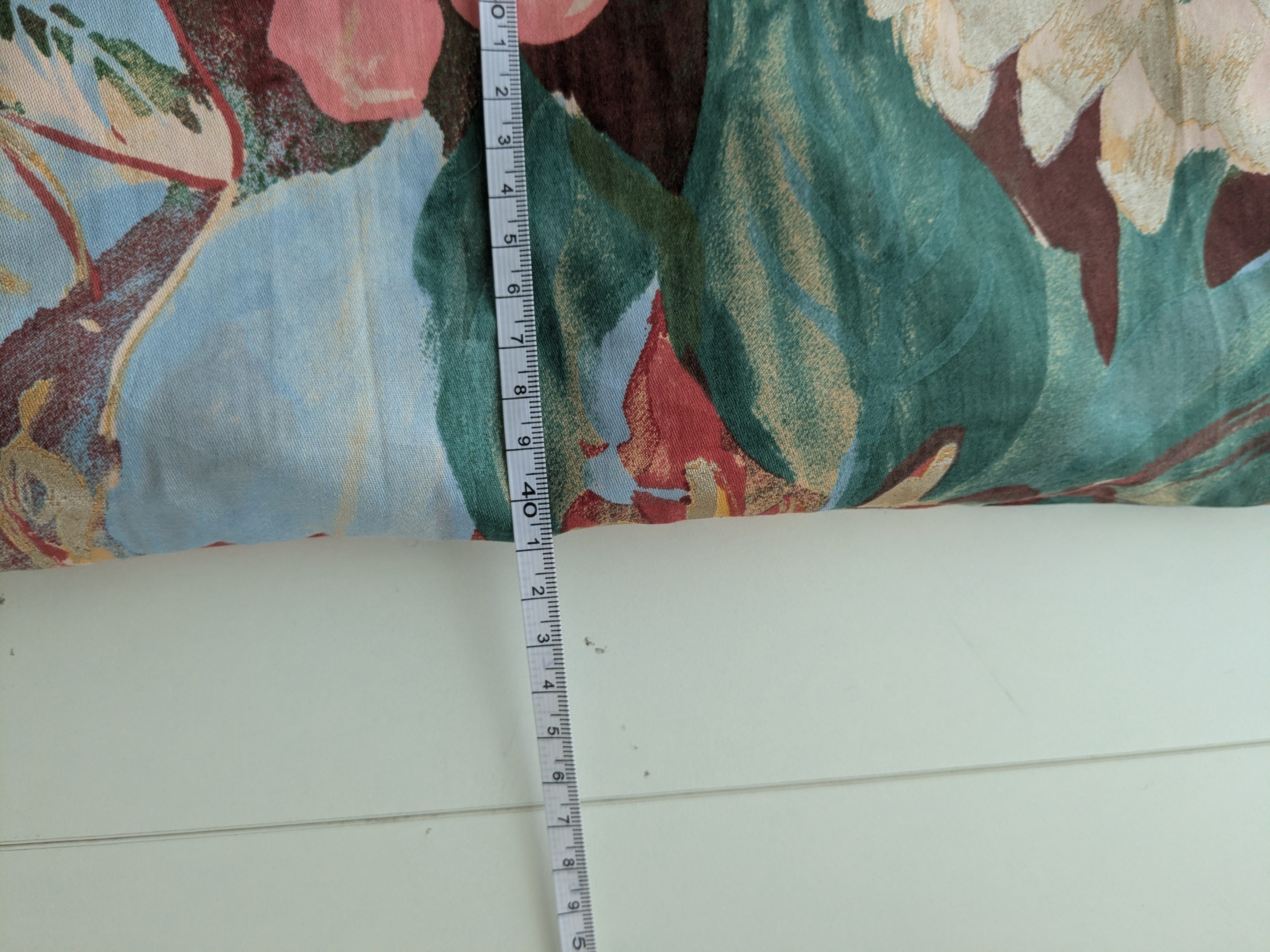 Wendbare Tragetasche „Love, Stay Close" mit Hände-Stickerei – Upcycling Stoffbeutel – Bild 6
