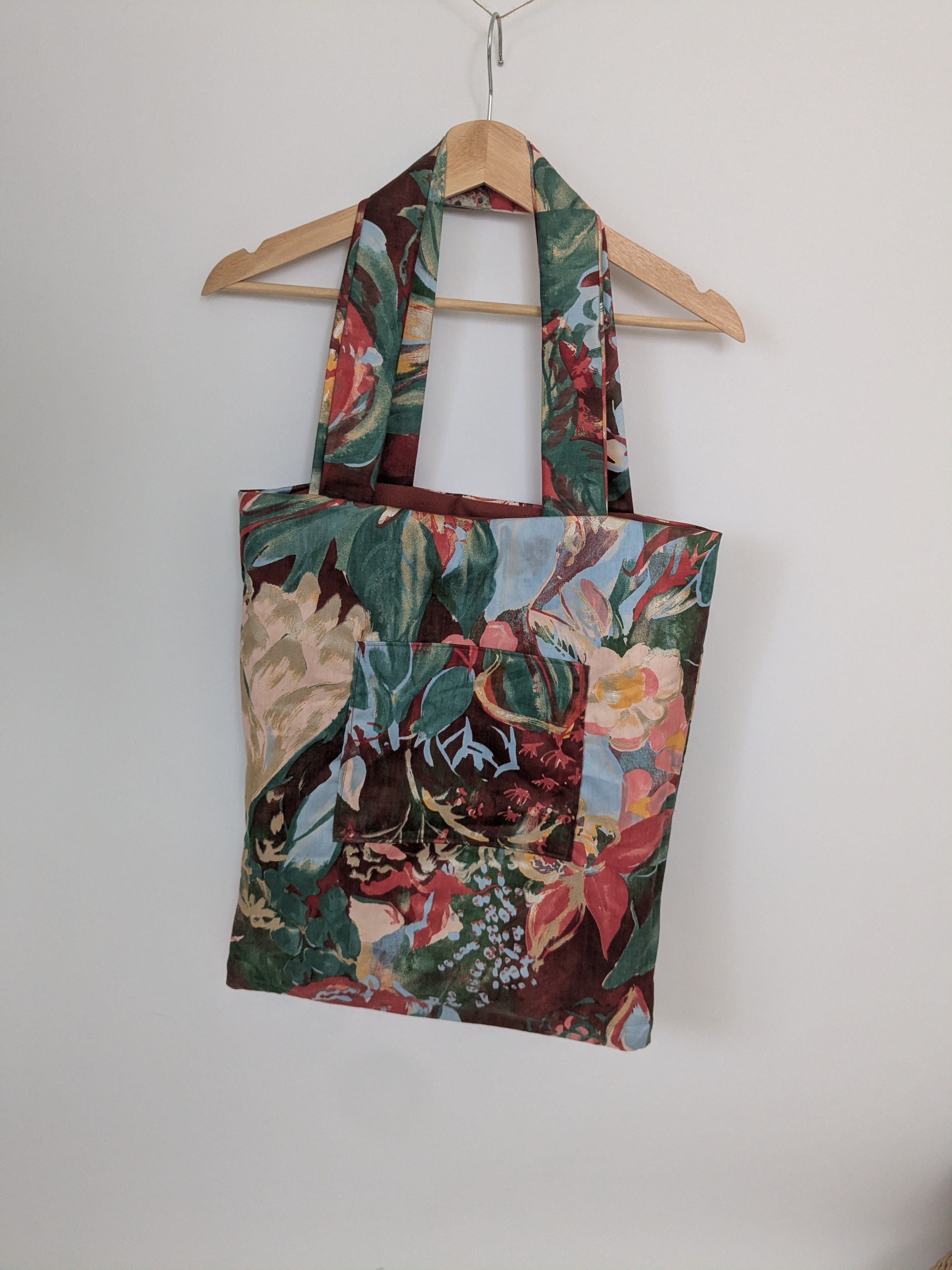 Wendbare Tragetasche „Less Waste, More Style" mit Stickerei – Upcycling Stoffbeutel – Bild 7