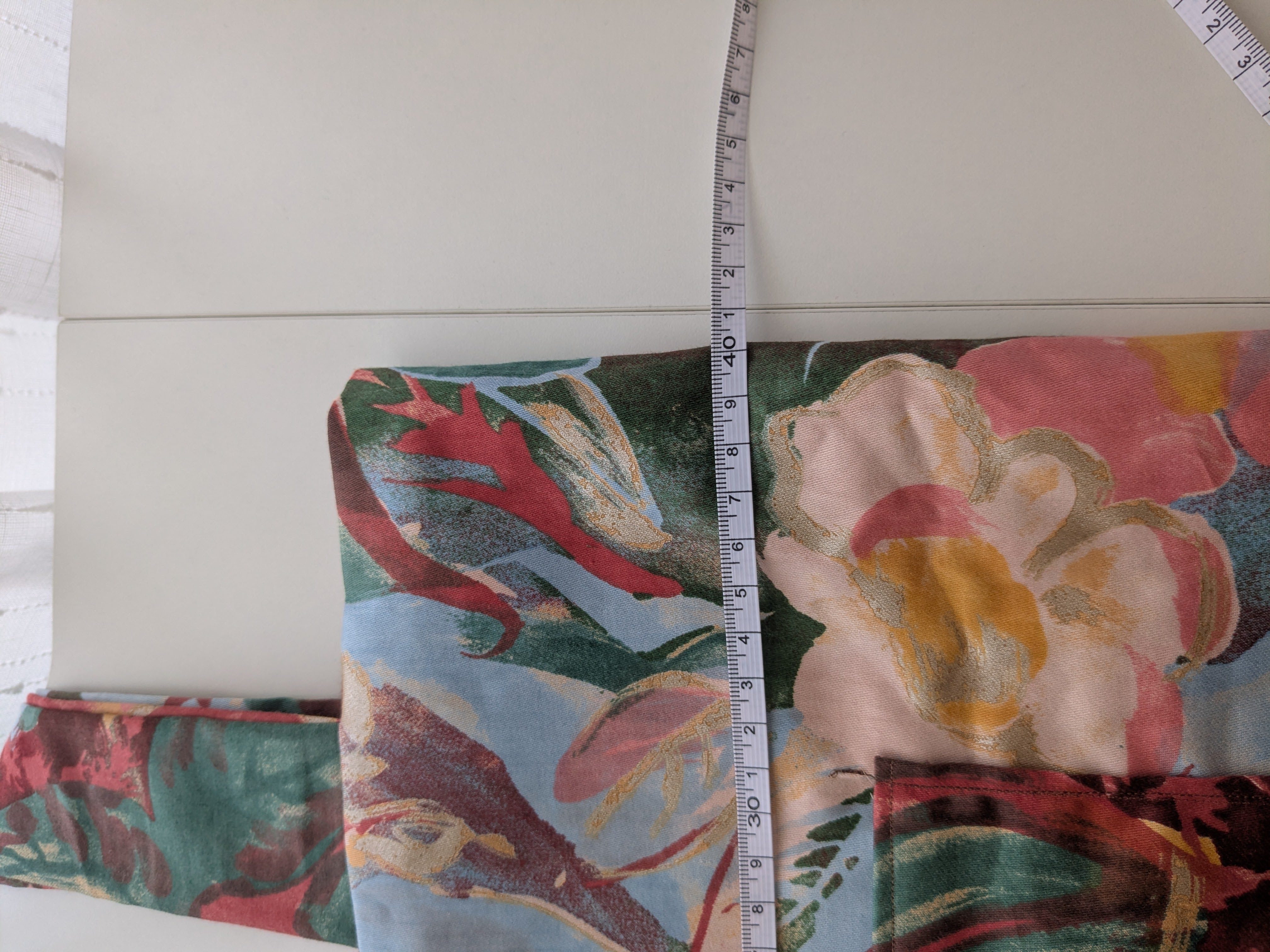 Wendbare Tragetasche „Less Waste, More Style" mit Stickerei – Upcycling Stoffbeutel – Bild 8