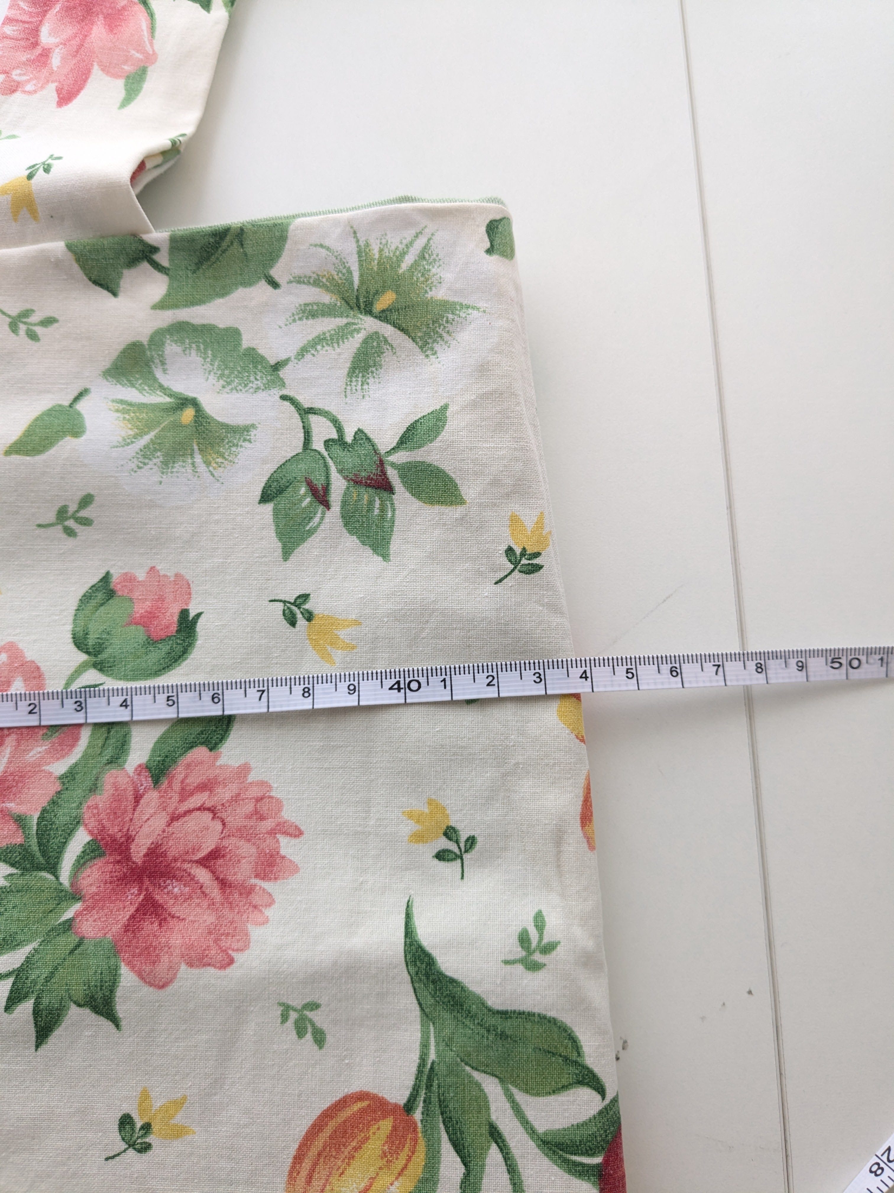 Wendbare Tragetasche „Born to Run Free" mit Pferde-Stickerei – Upcycling Stoffbeutel, Blumenmuster – Bild 6