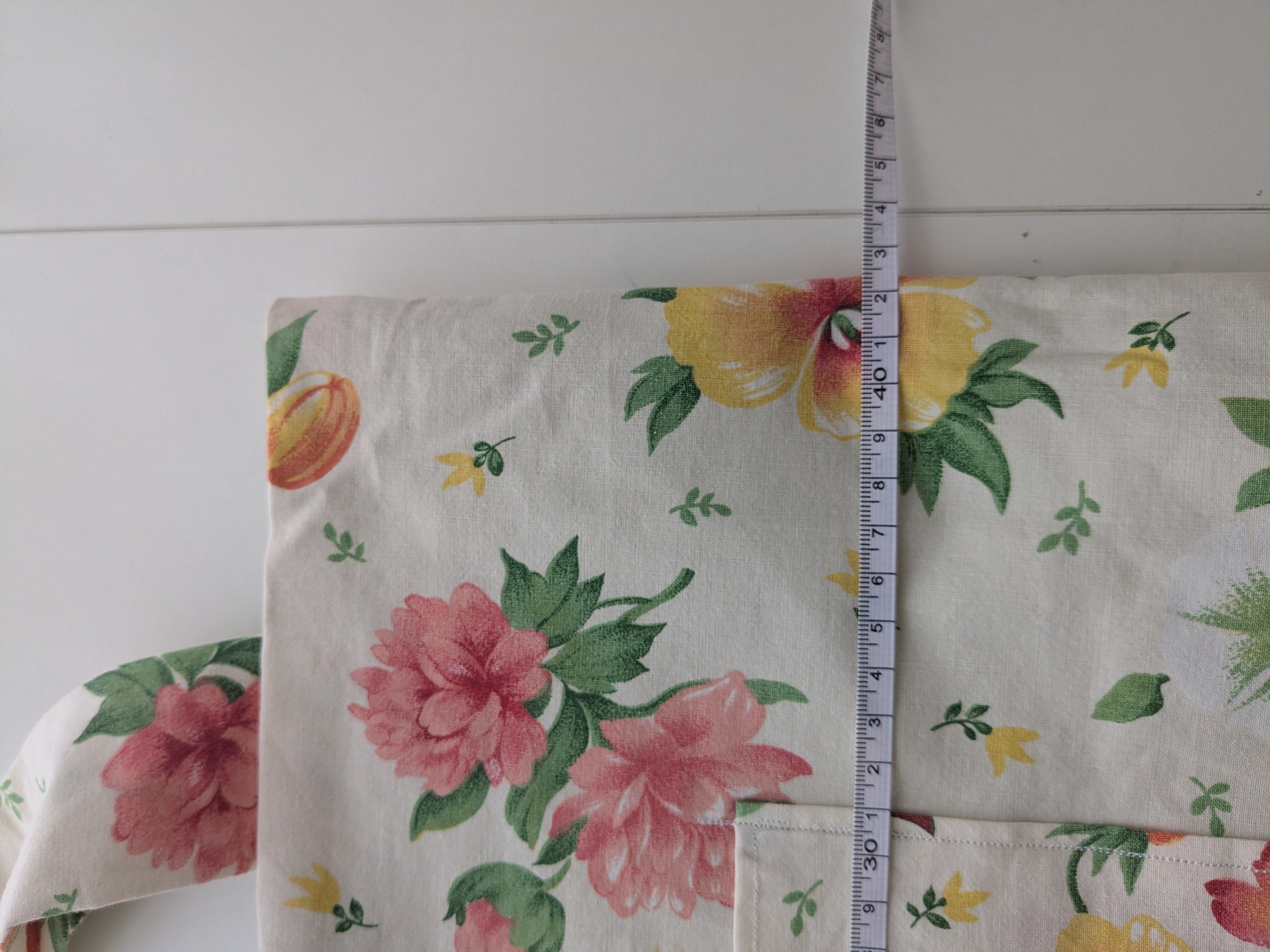 Wendbare Tragetasche „Second Life, New Love" mit Lämmchen-Stickerei – Upcycling Stoffbeutel, Blumenmuster – Bild 6