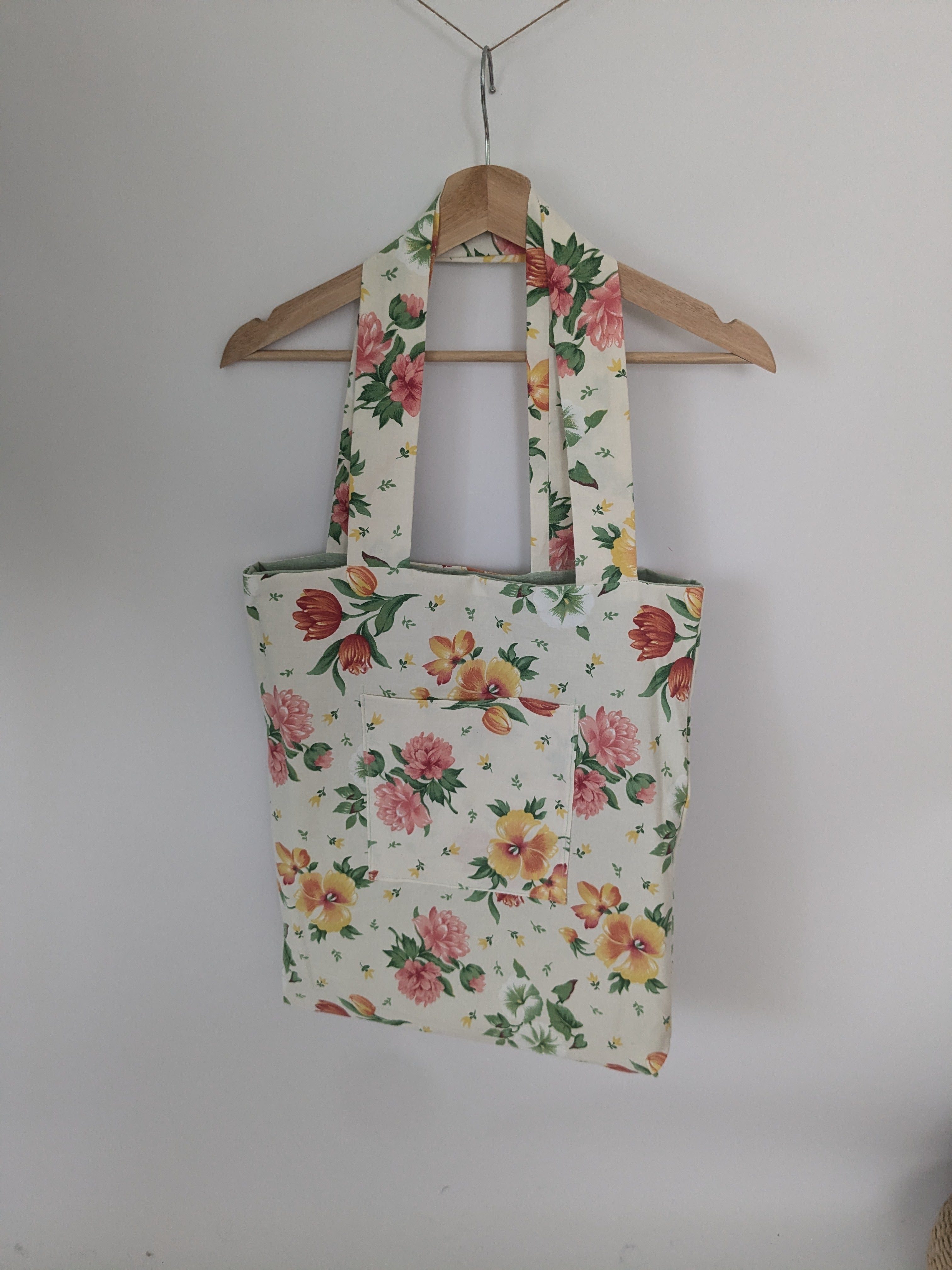 Wendbare Tragetasche „Kleine Biene" mit Blumenmuster – Upcycling Stoffbeutel – Bild 8