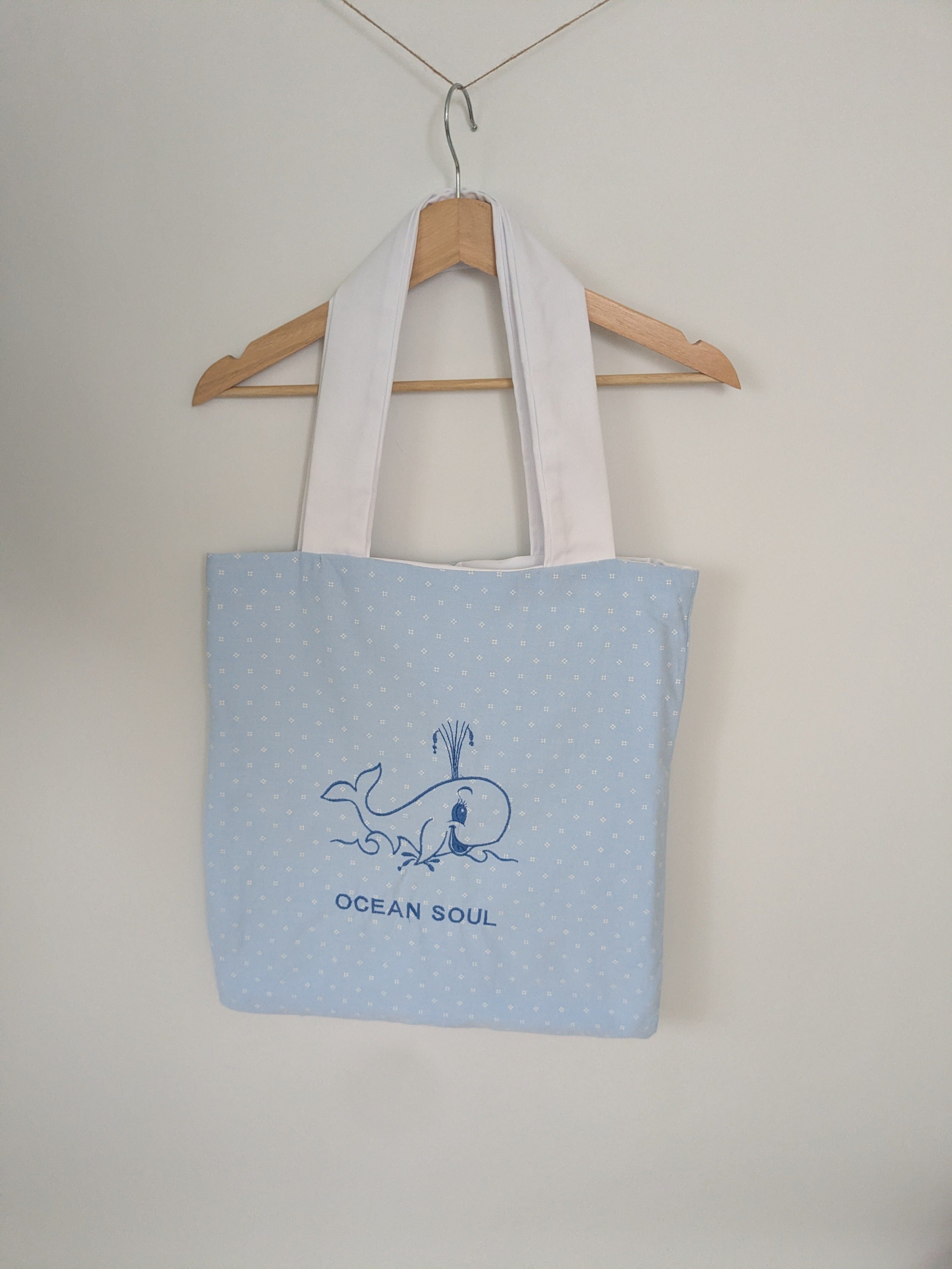Wendbare Tragetasche „Ocean Soul" mit Wal-Stickerei – Upcycling Stoffbeutel aus Hemdenstoff – Bild 3