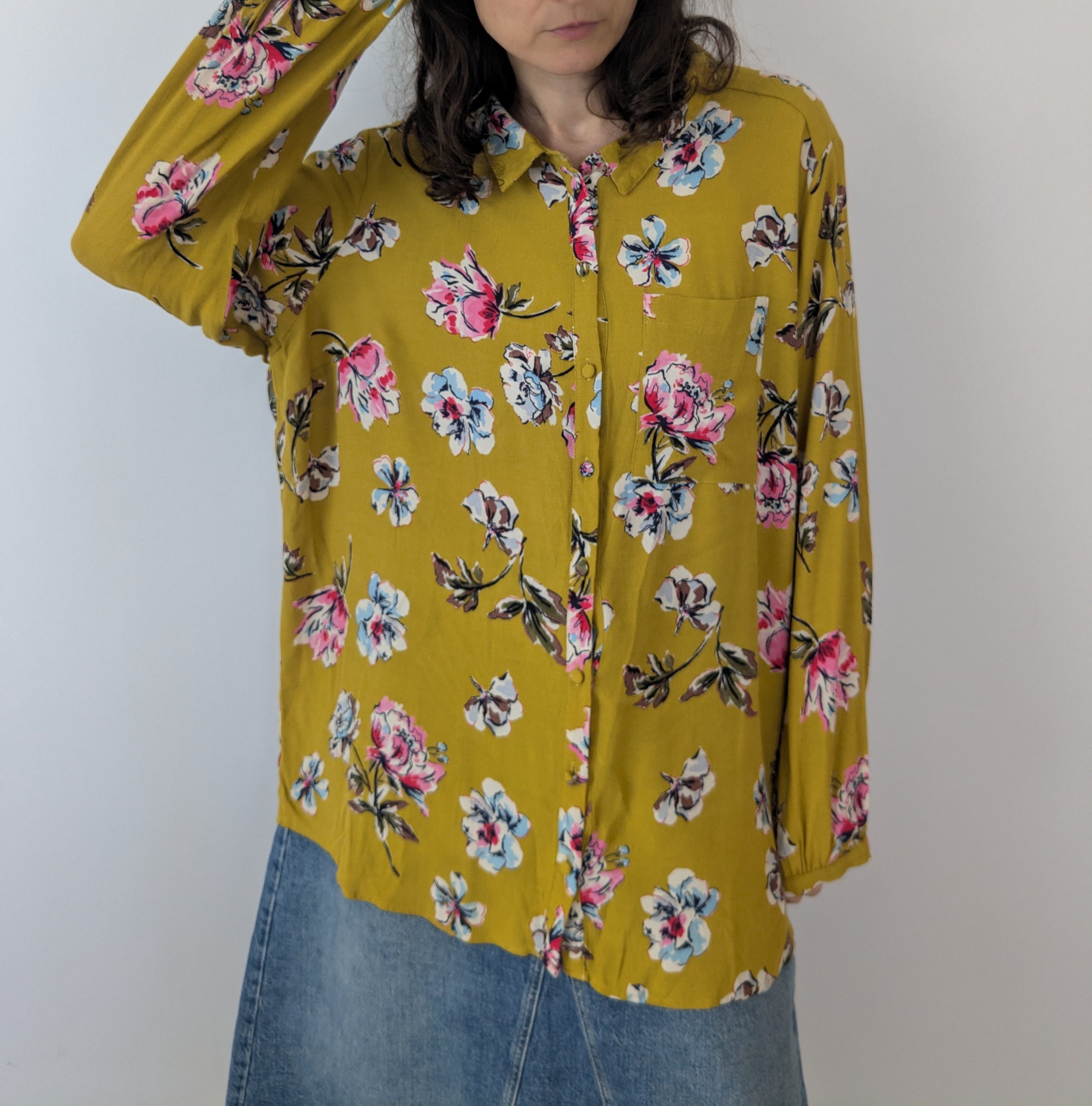 Bluse mit Blumenprint – Senfgelb, Damen Gr.46 – Bild 2